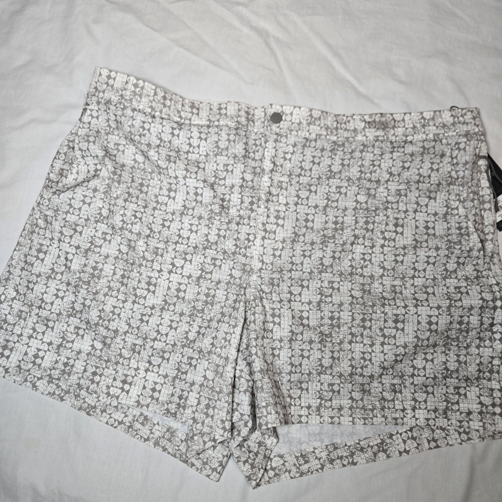 VRST Men's 5" Resort Shorts Print White/Silver Stamped Geo Sz XL Boxer Brief NWT